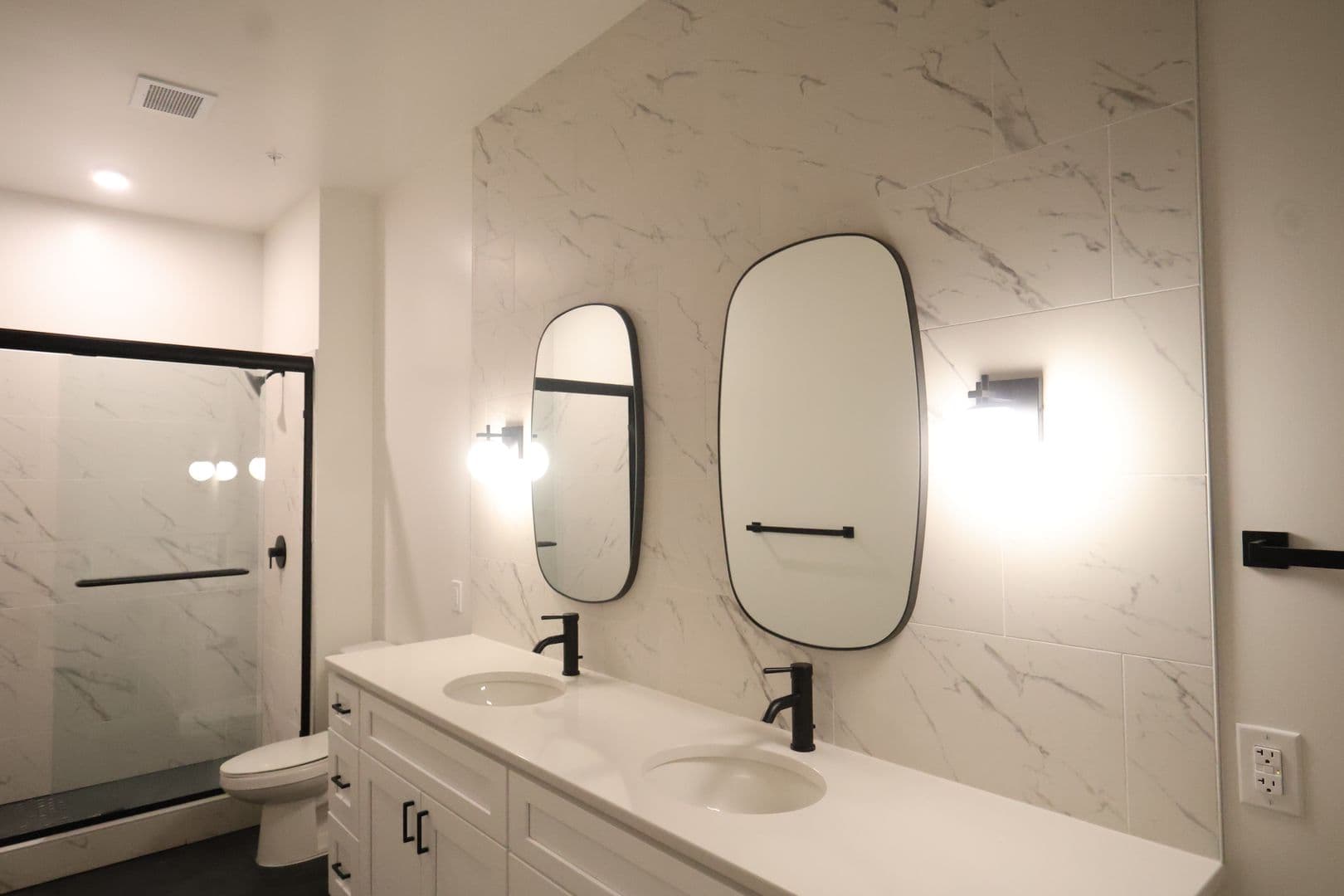 Omaha Apartment: 3737 Farnam Street