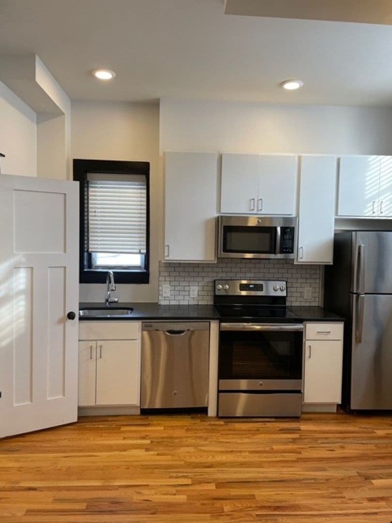 Omaha Apartment: 3804 Farnam St