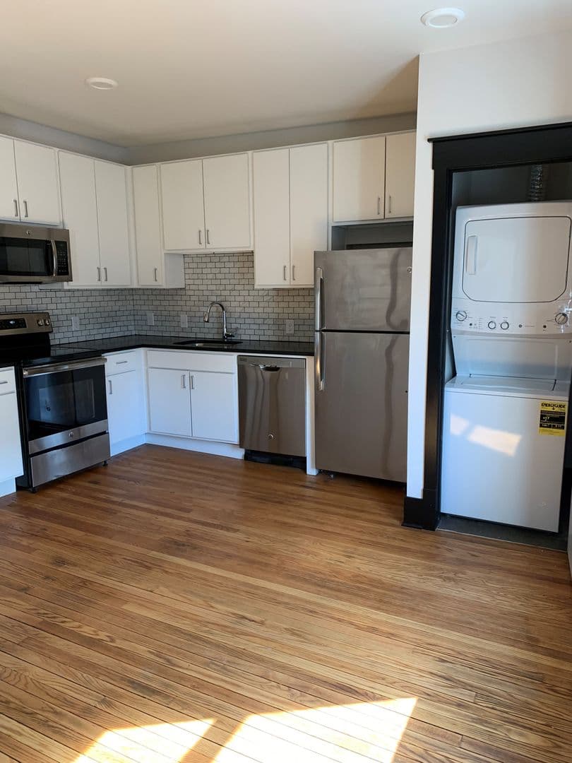 Omaha Apartment: 3804 Farnam St