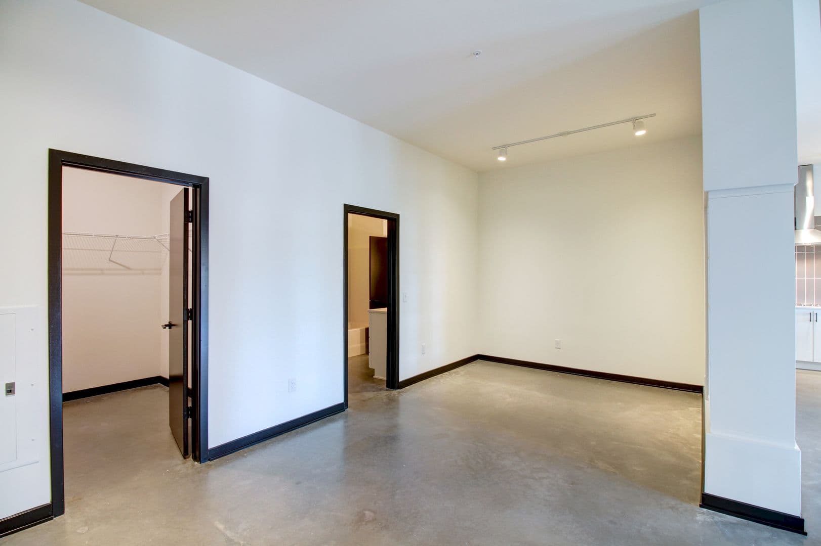 Omaha Apartment: 3737 Farnam Street