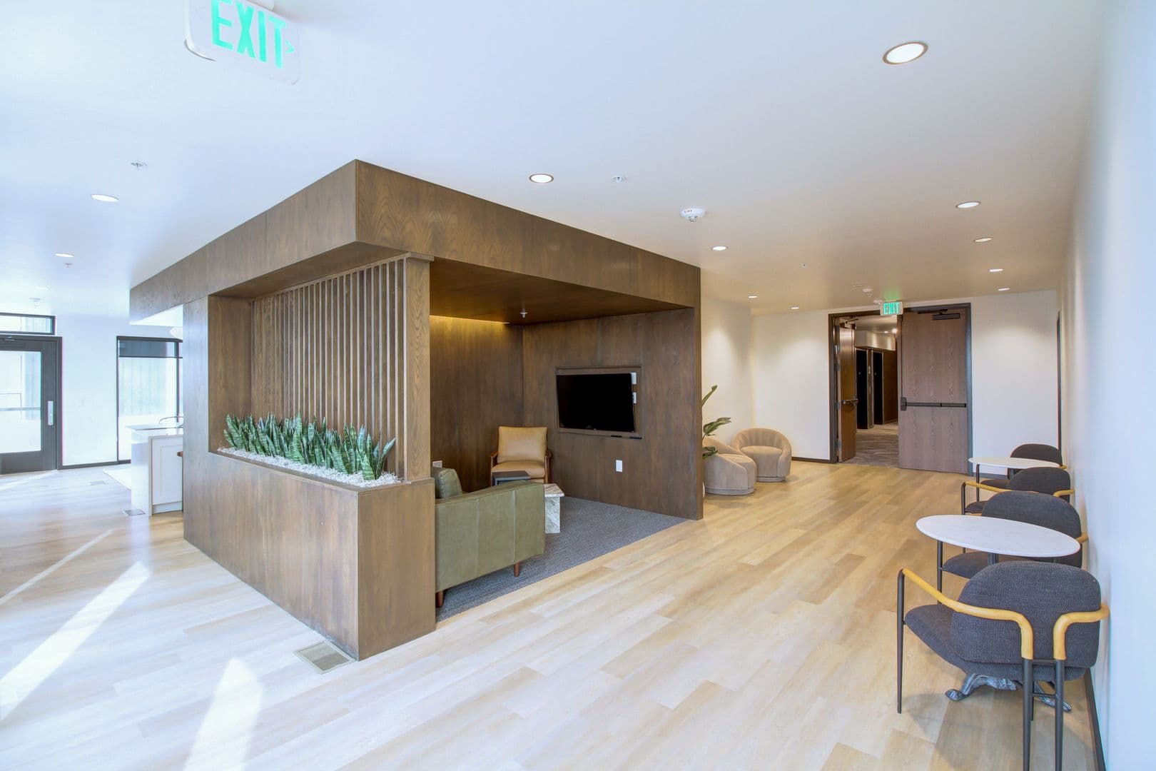 Omaha Apartment: 3737 Farnam Street