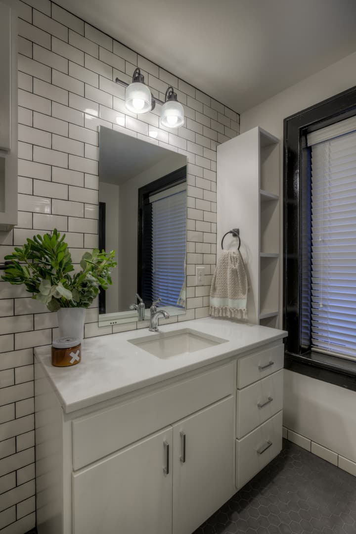 Omaha Apartment: 3804 Farnam St