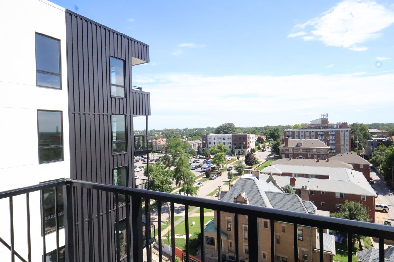 Omaha Apartment: 3737 Farnam Street
