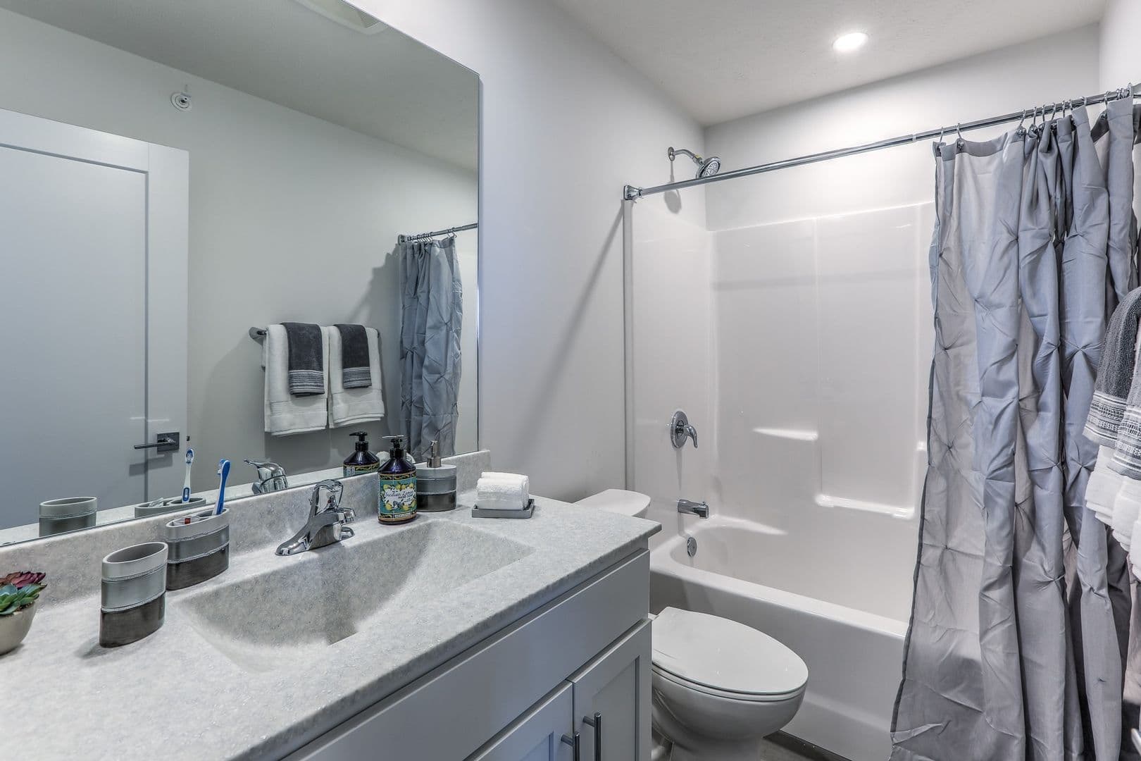 Omaha Apartment: 1311 S 9th St