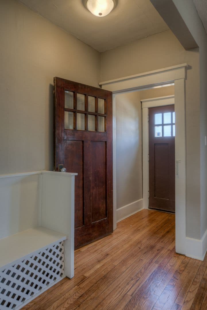 Omaha Apartment: 3913 / 3915 / 3917 / 3919 Farnam St