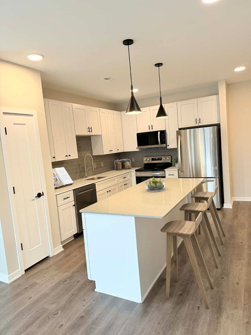 Omaha Apartment: 3612 Leavenworth St - 505