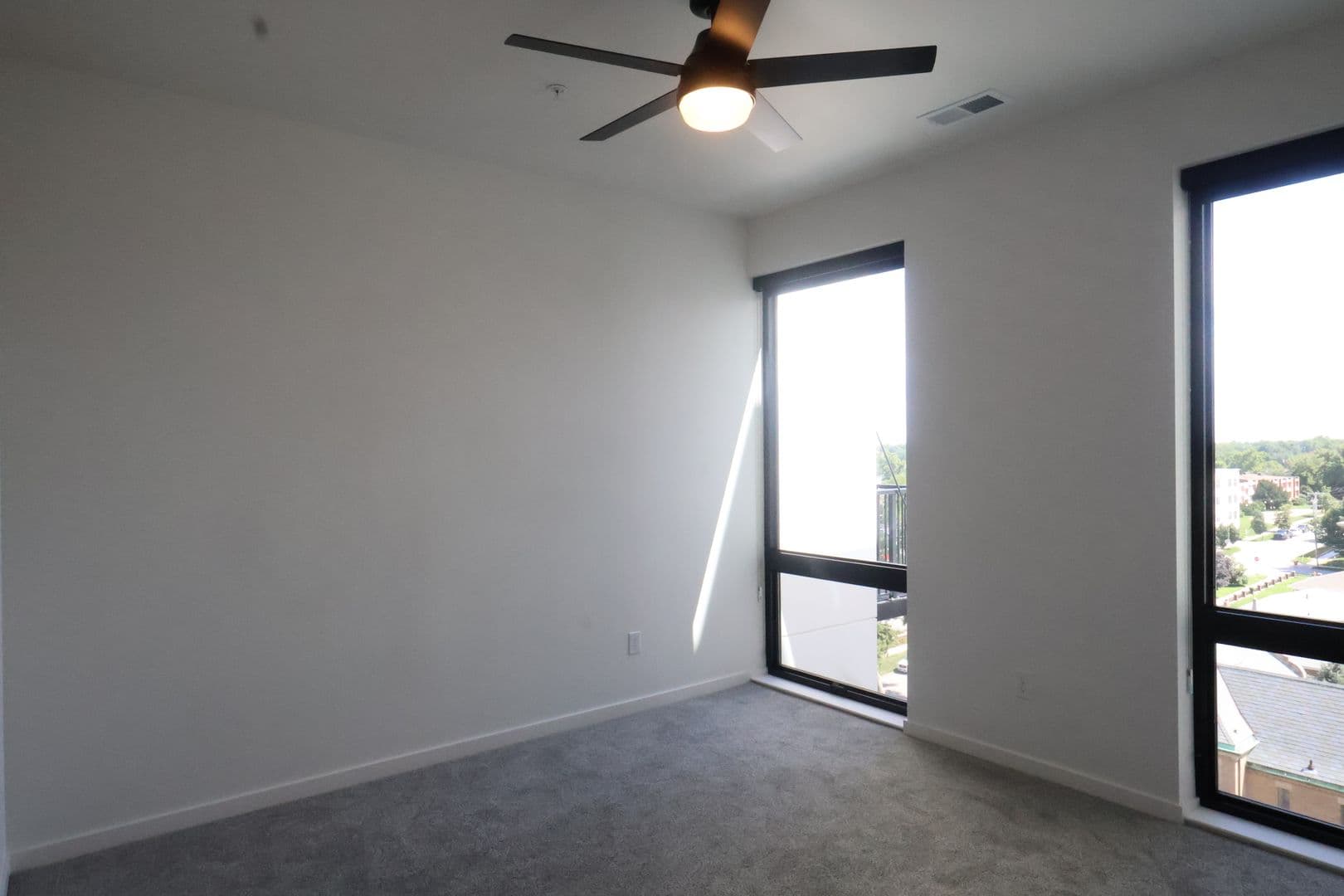 Omaha Apartment: 3737 Farnam Street