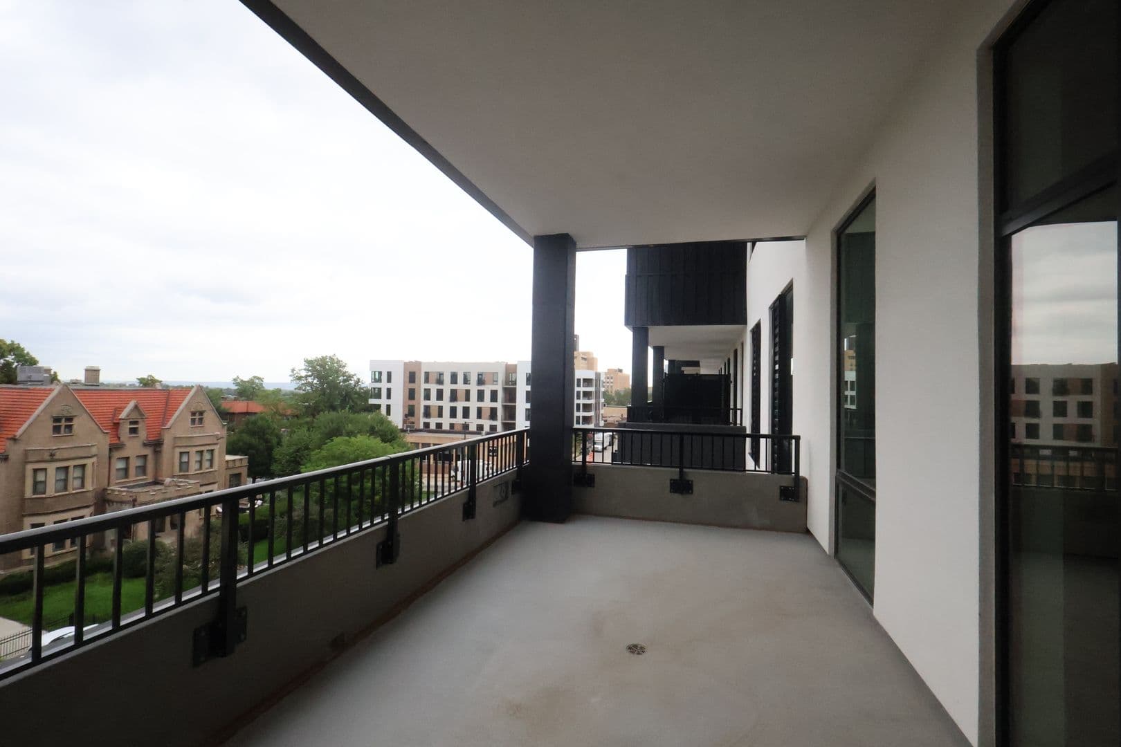Omaha Apartment: 3737 Farnam Street