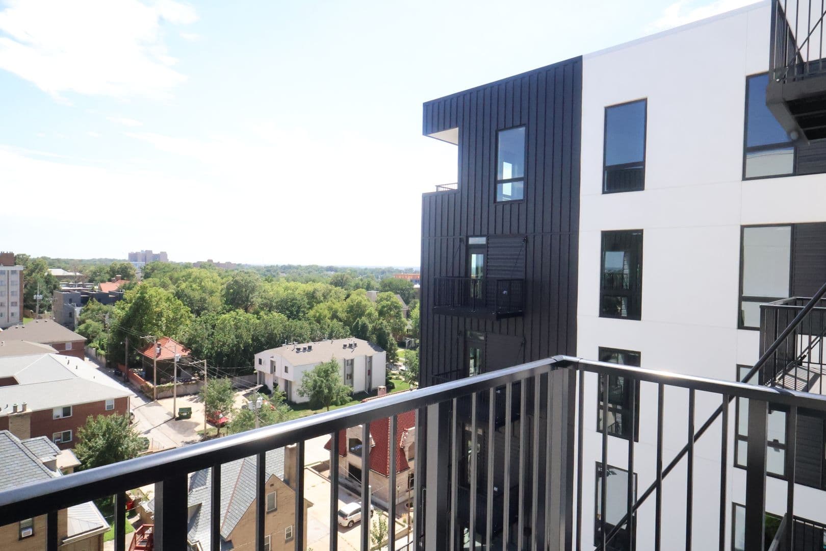 Omaha Apartment: 3737 Farnam Street
