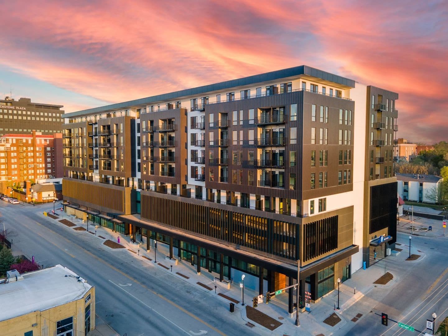 Omaha Apartment: 3737 Farnam Street