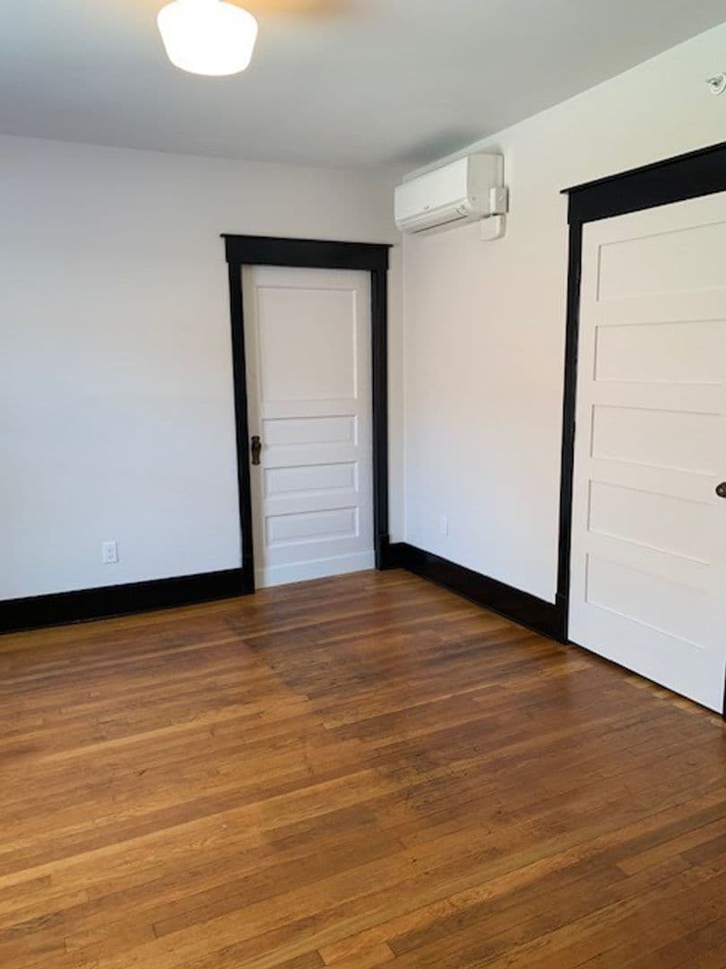 Omaha Apartment: 3804 Farnam St