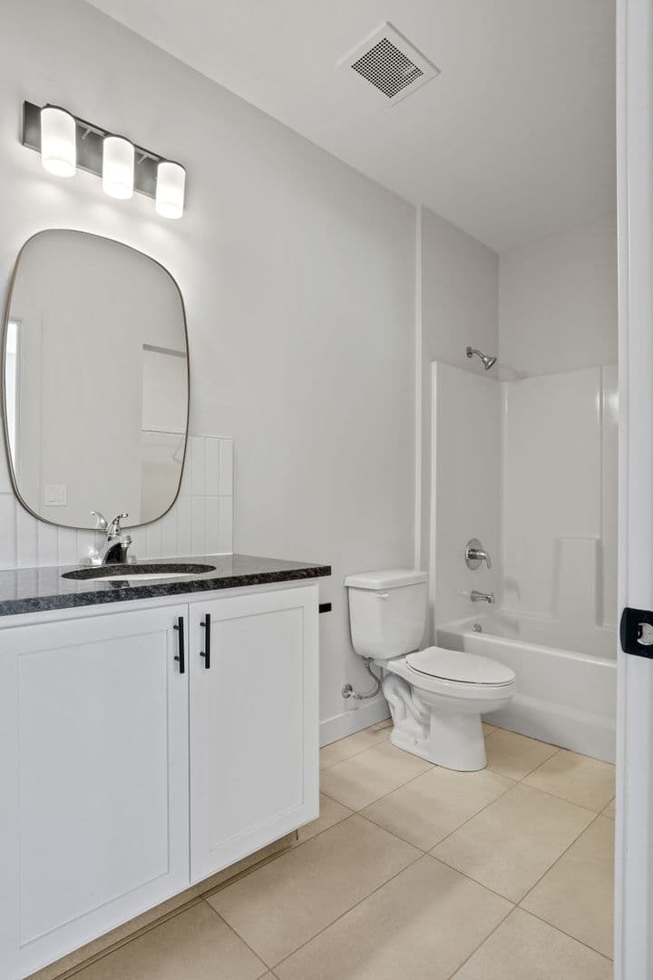 Omaha Apartment: 3306 Jones St