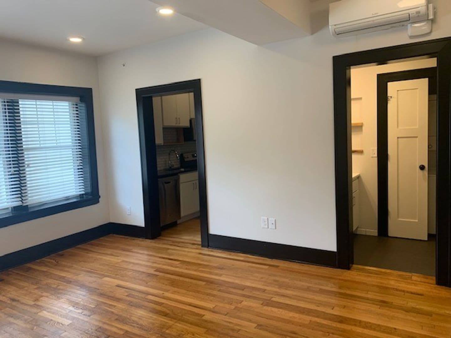Omaha Apartment: 3804 Farnam St