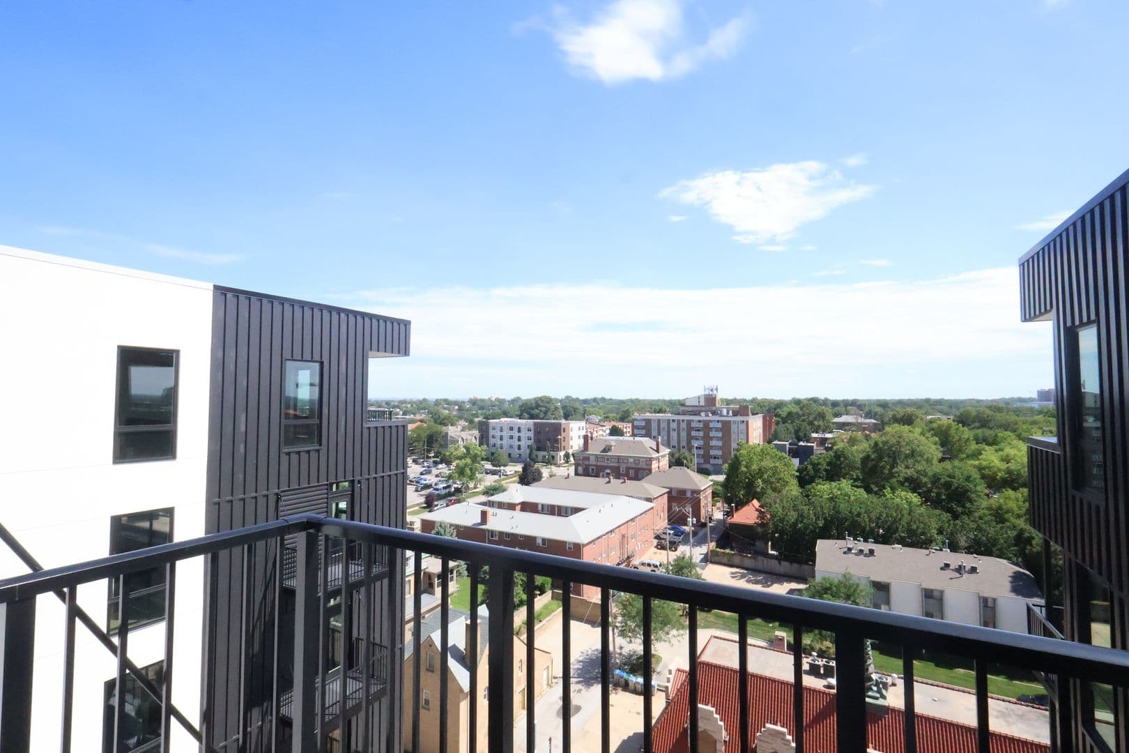 Omaha Apartment: 3737 Farnam Street