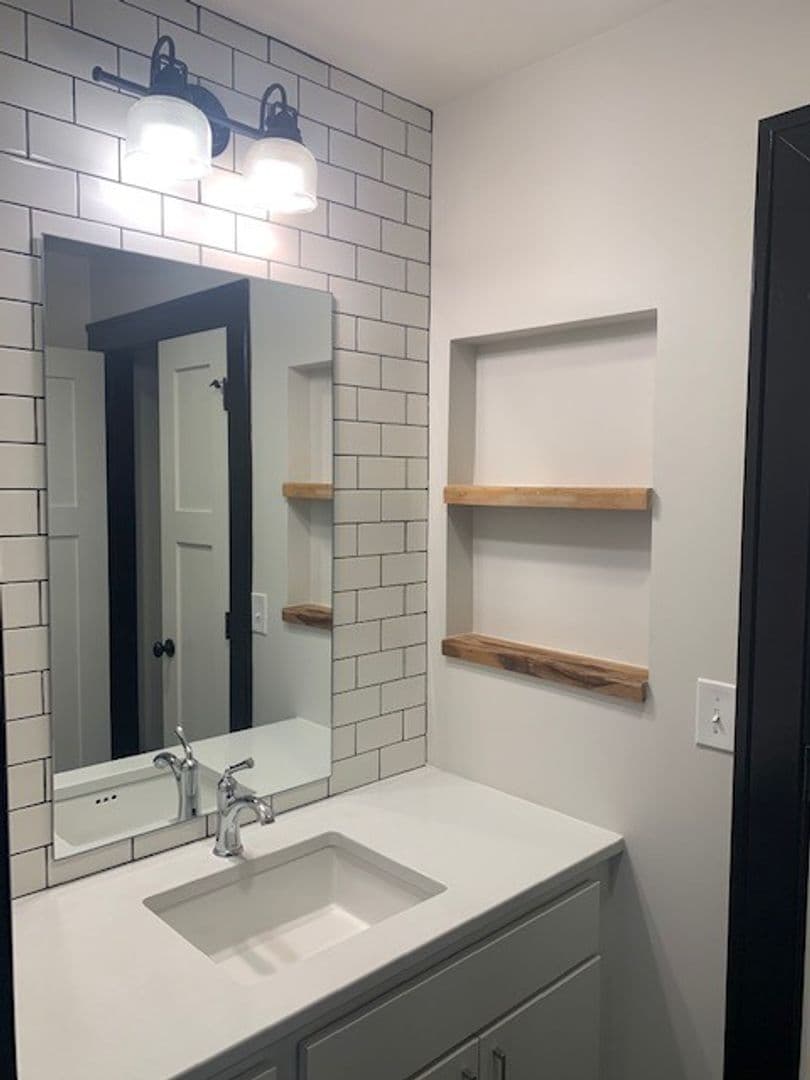 Omaha Apartment: 3804 Farnam St