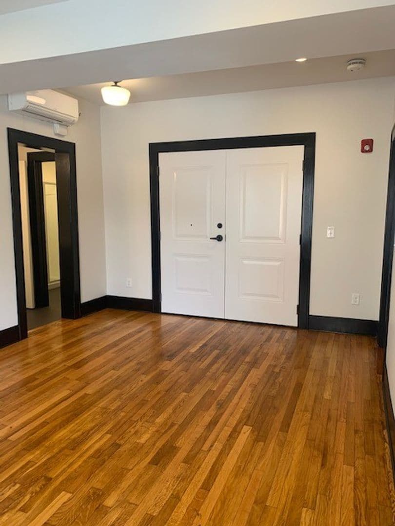 Omaha Apartment: 3804 Farnam St