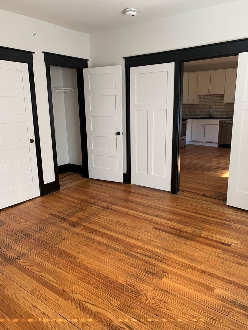 Omaha Apartment: 3804 Farnam St