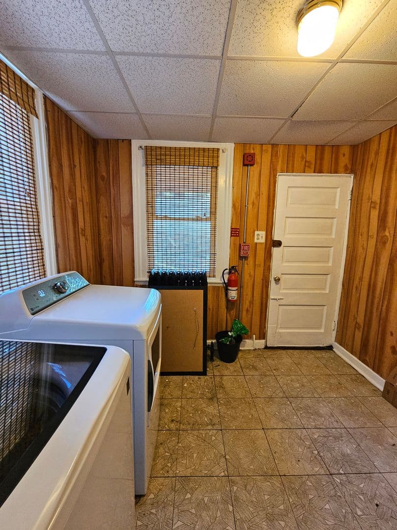 Philadelphia Apartment: 322 S 43rd St