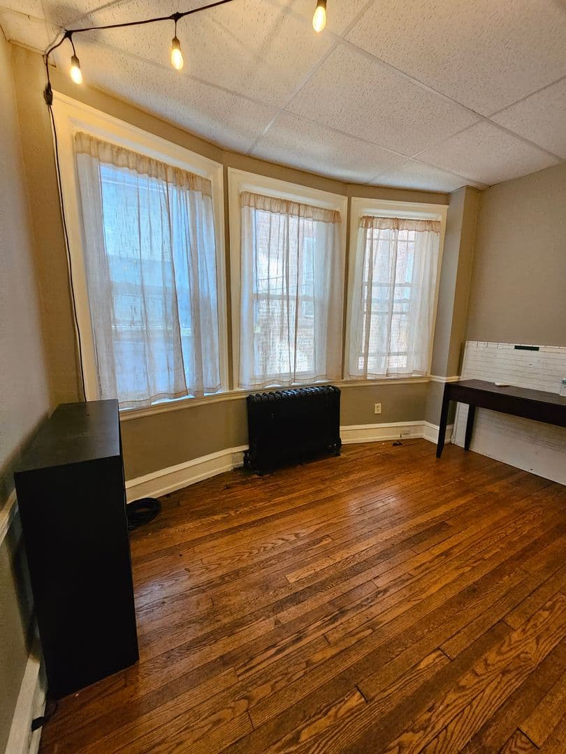 Philadelphia Apartment: 322 S 43rd St