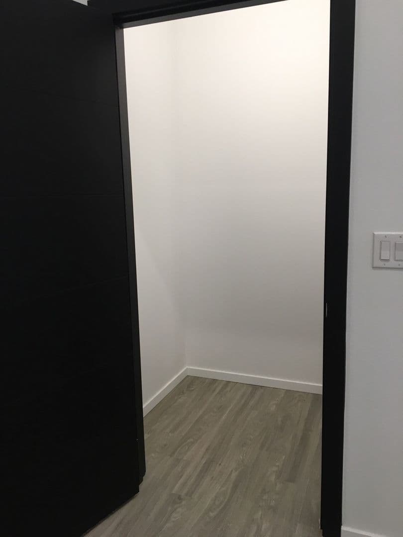 Seattle Apartment: 5512 17th Ave NW