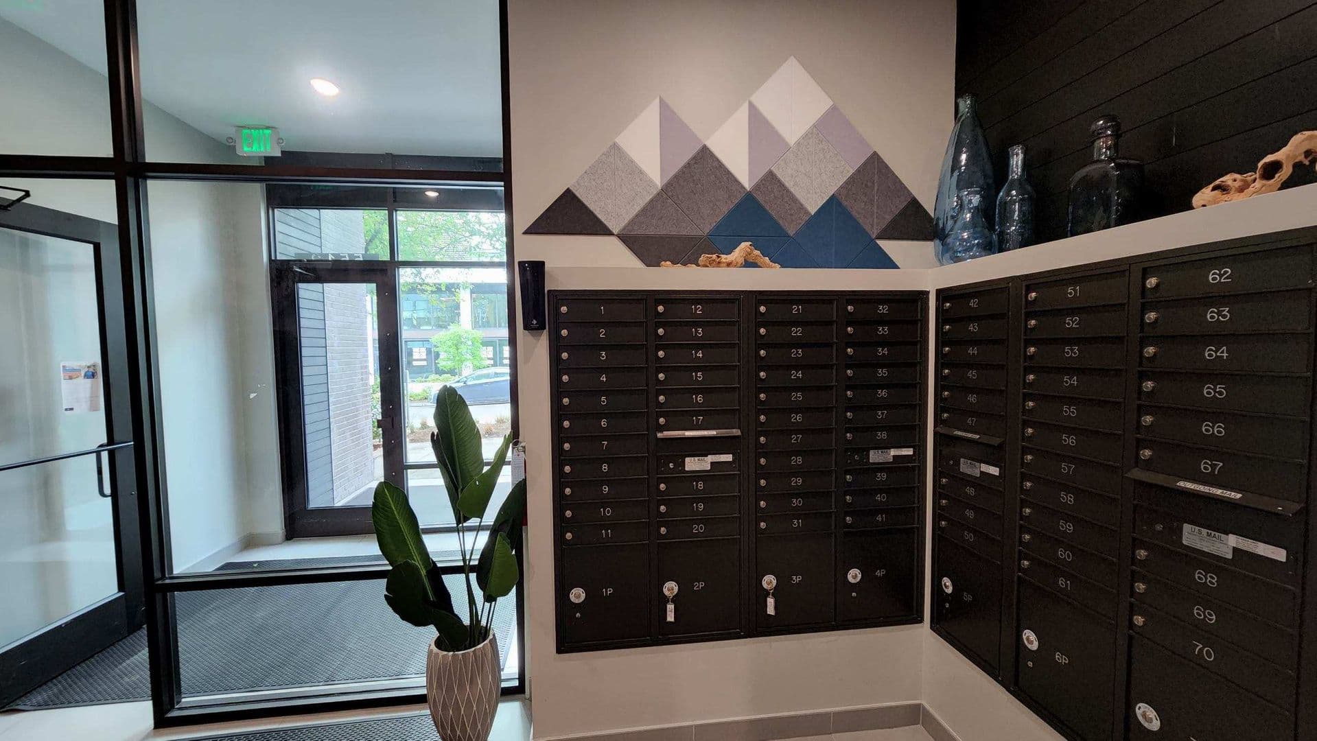 Seattle Apartment: 5512 17th Ave NW