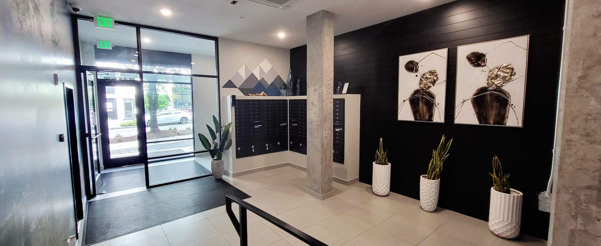 Seattle Apartment: 5512 17th Ave NW