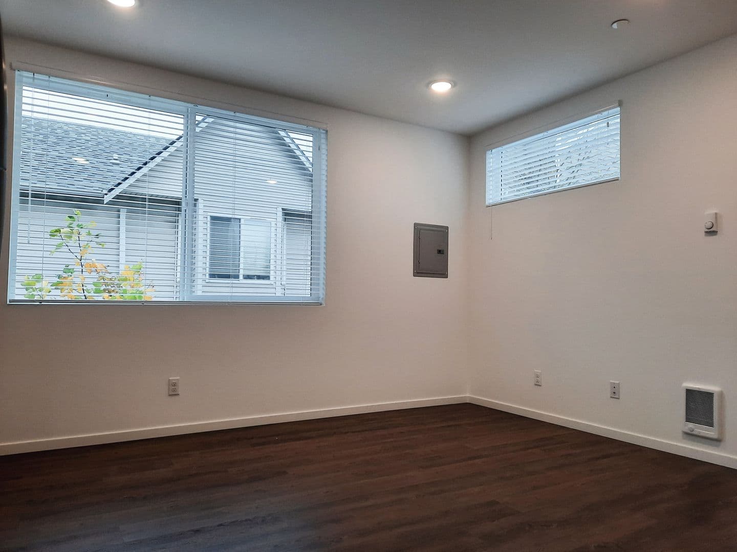 Seattle Apartment: 1443 NW 63RD ST