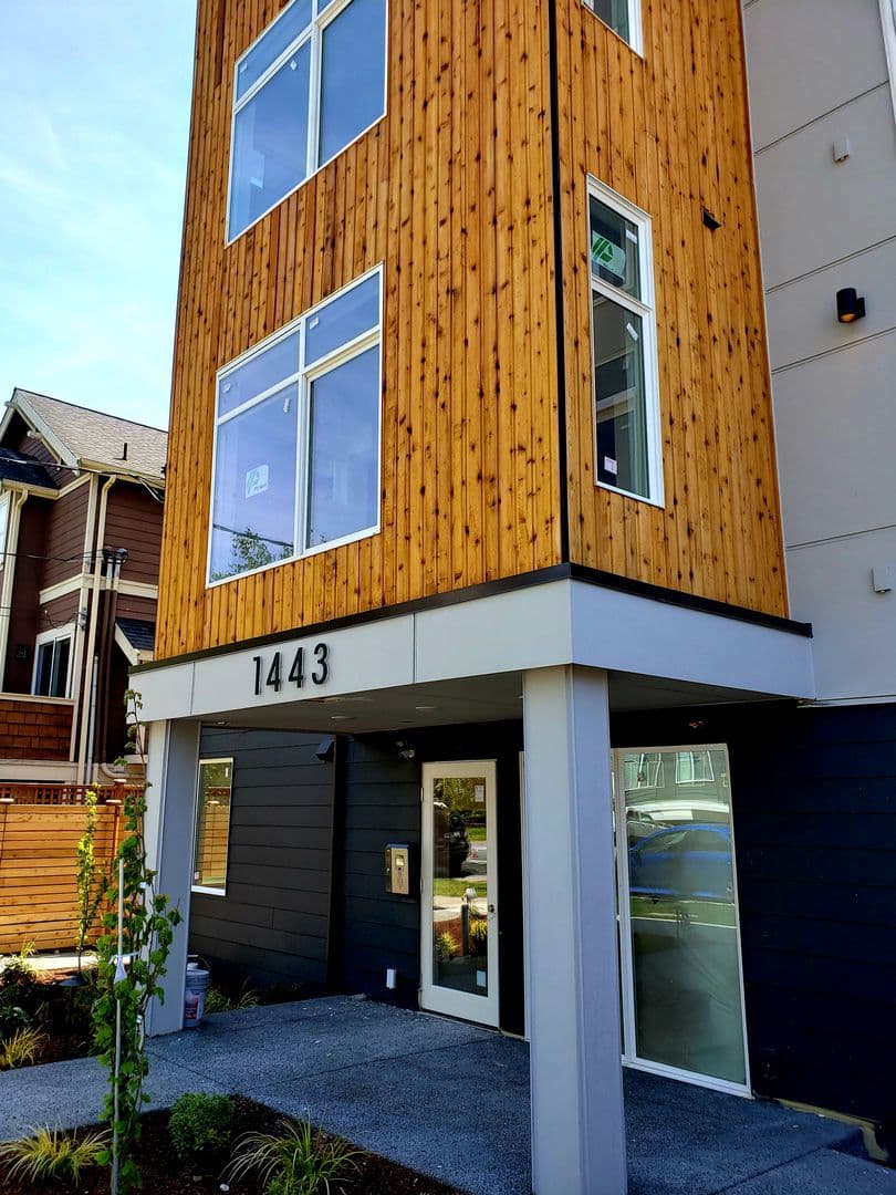 Seattle Apartment: 1443 NW 63RD ST