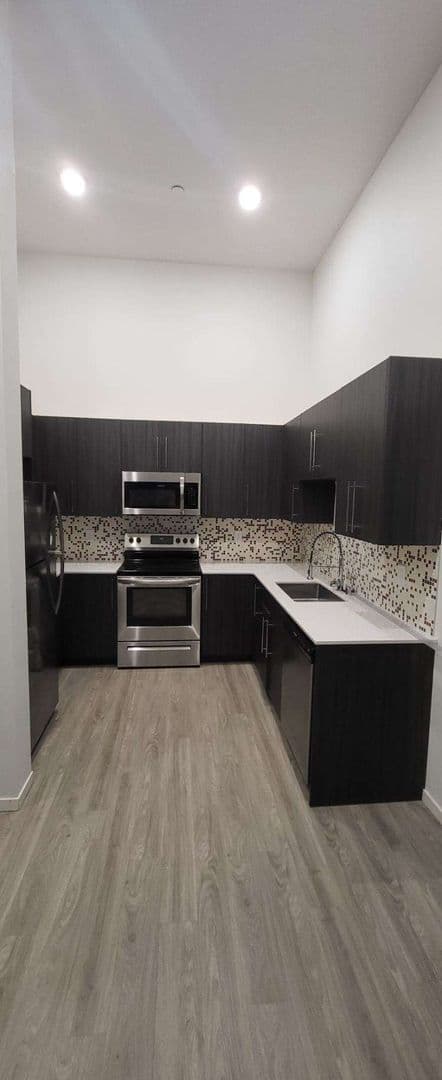 Seattle Apartment: 5512 17th Ave NW