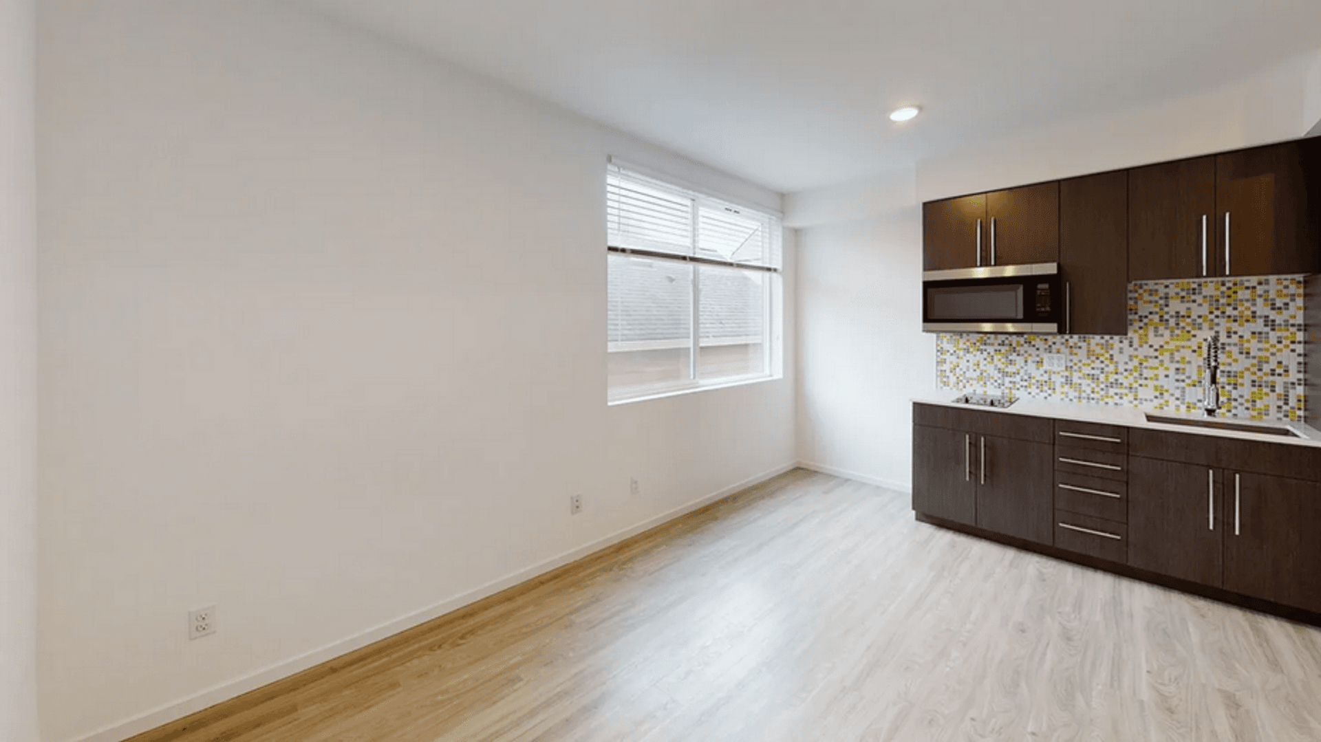 Seattle Apartment: 1443 NW 63RD ST