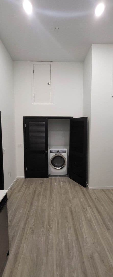 Seattle Apartment: 5512 17th Ave NW