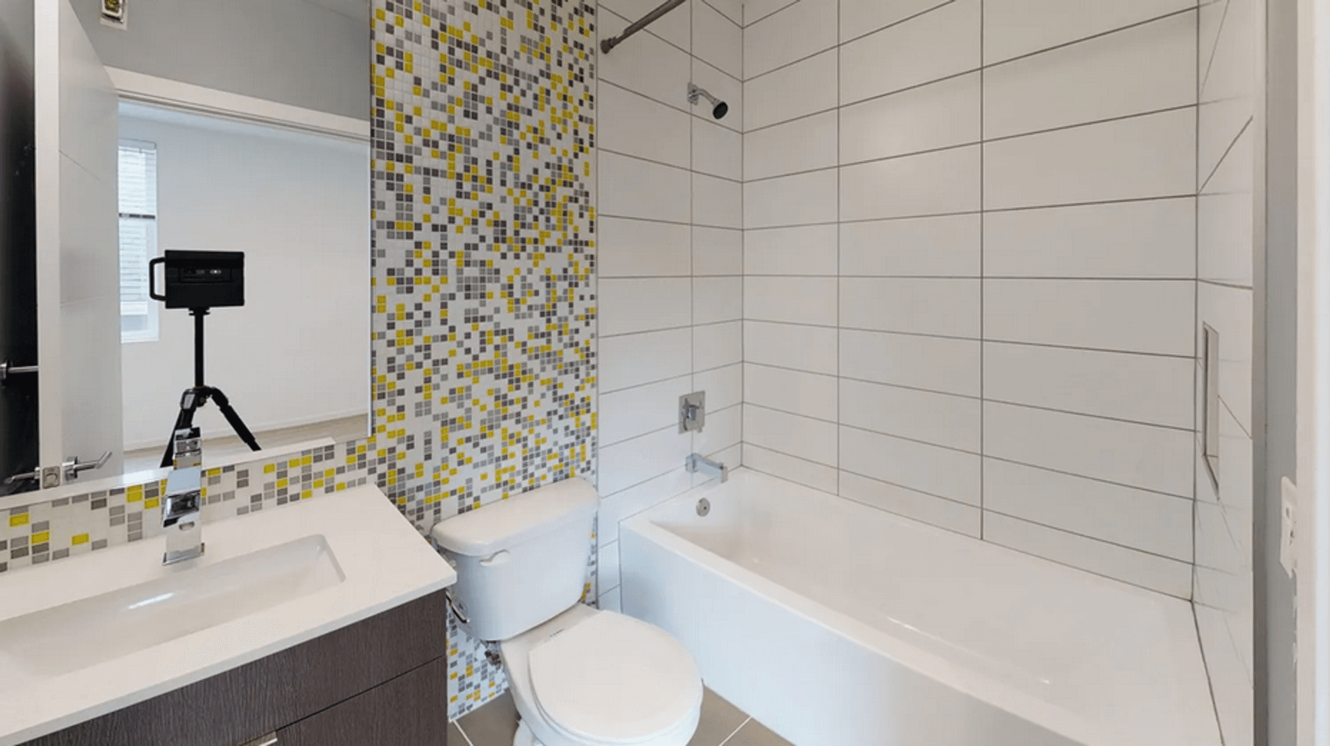 Seattle Apartment: 1443 NW 63RD ST