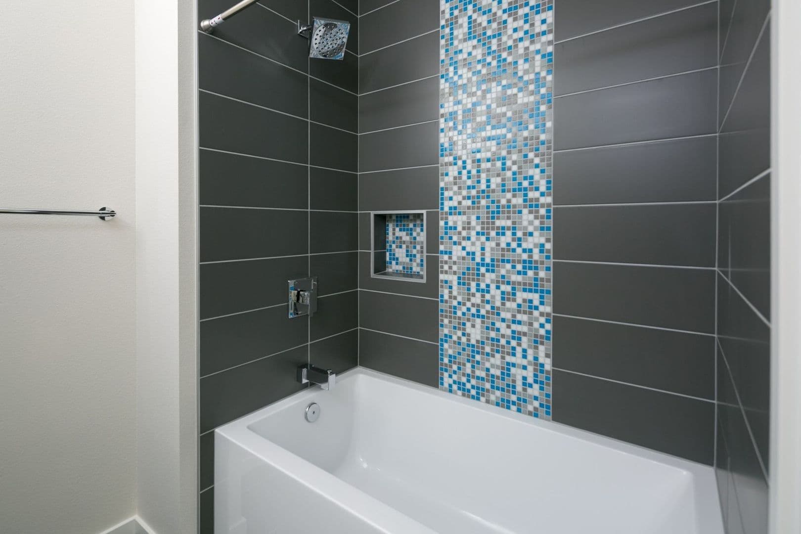 Seattle Apartment: 5512 17th Ave NW