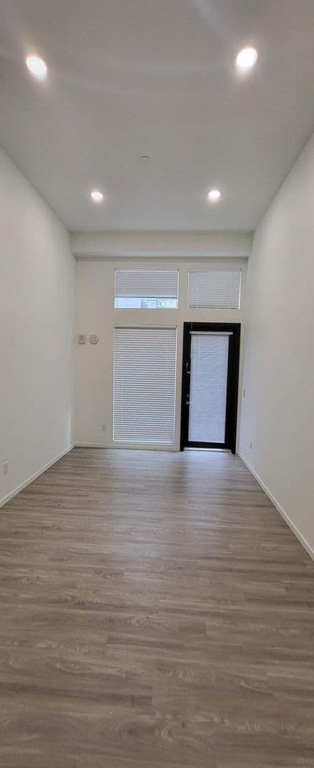 Seattle Apartment: 5512 17th Ave NW