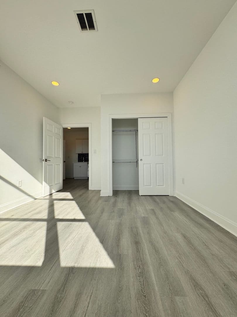 Philadelphia Apartment: 1600 W Hunting Park