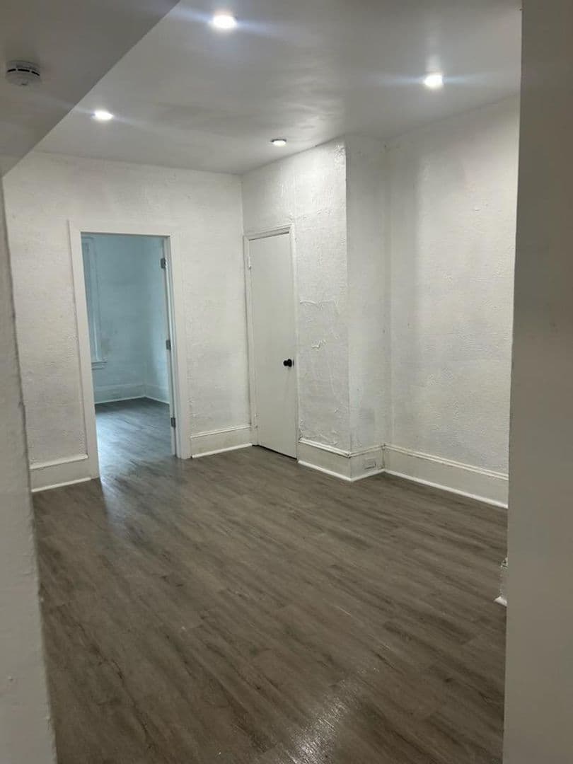 Philadelphia Apartment: 5023 Walnut Street
