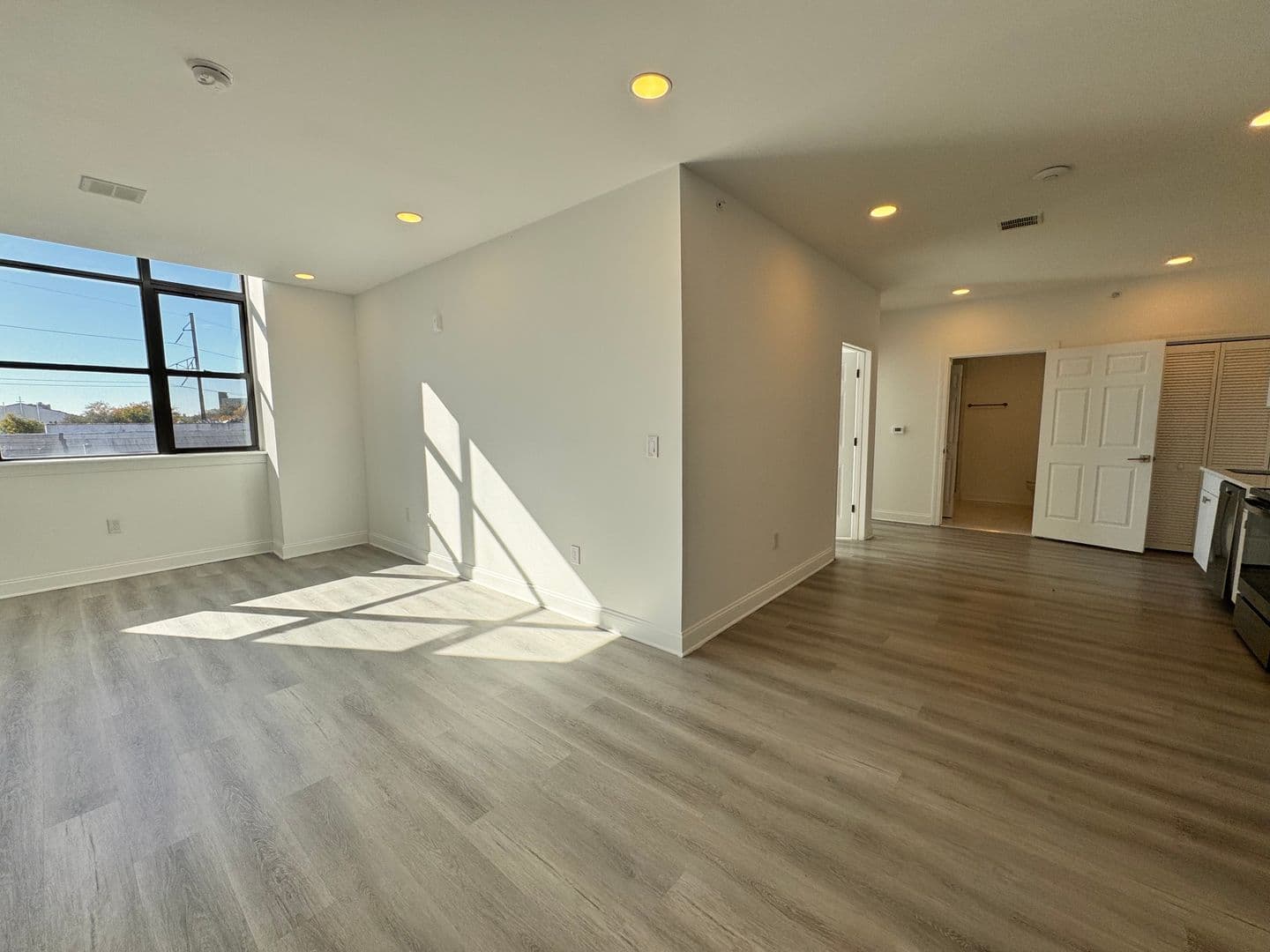 Philadelphia Apartment: 1600 W Hunting Park