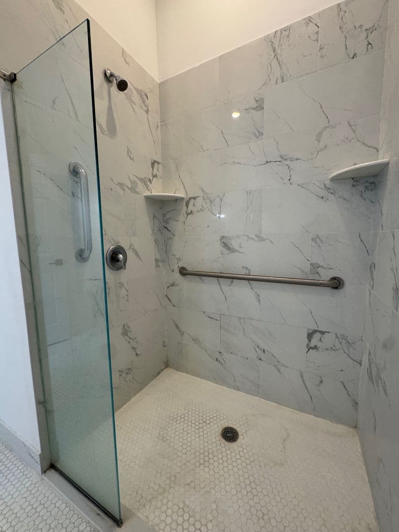 Darby Apartment: 901 Quarry St