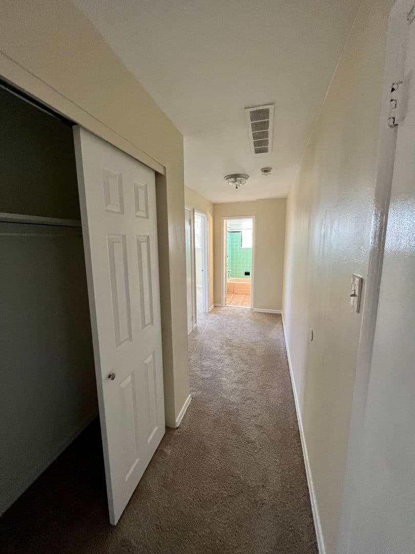 Chester Apartment: 2701 Chestnut St