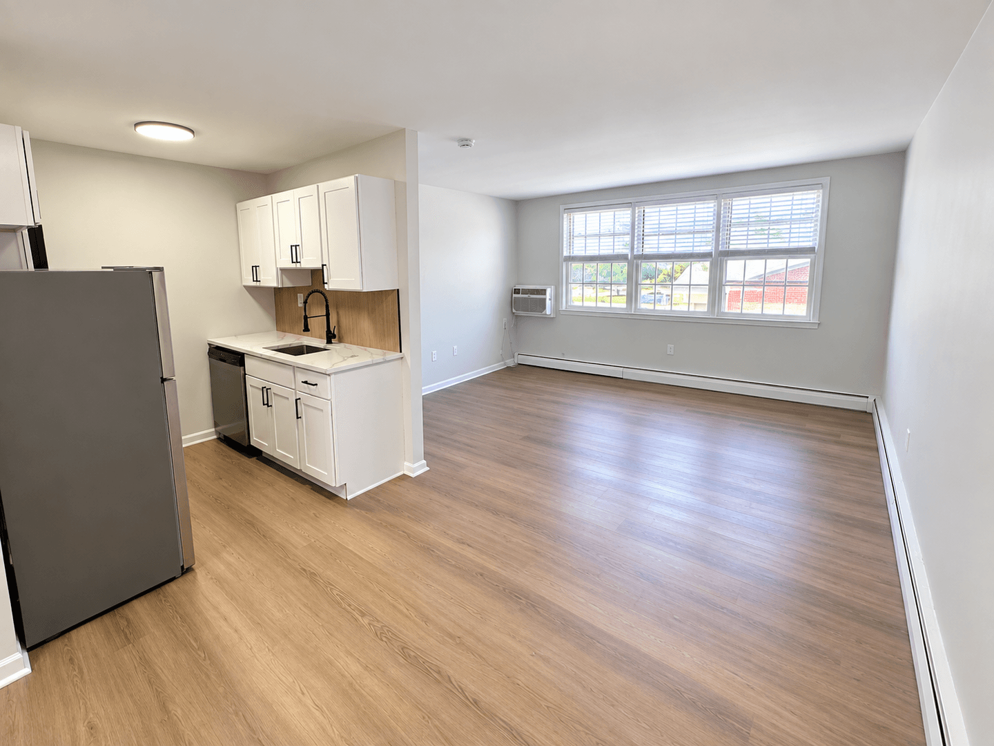 Bellmawr Apartment: 327 E Browning Rd