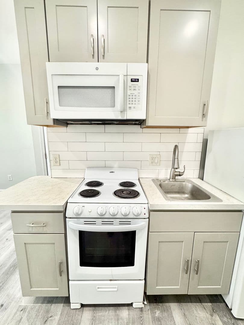 Philadelphia Apartment: 5002 Walnut Street