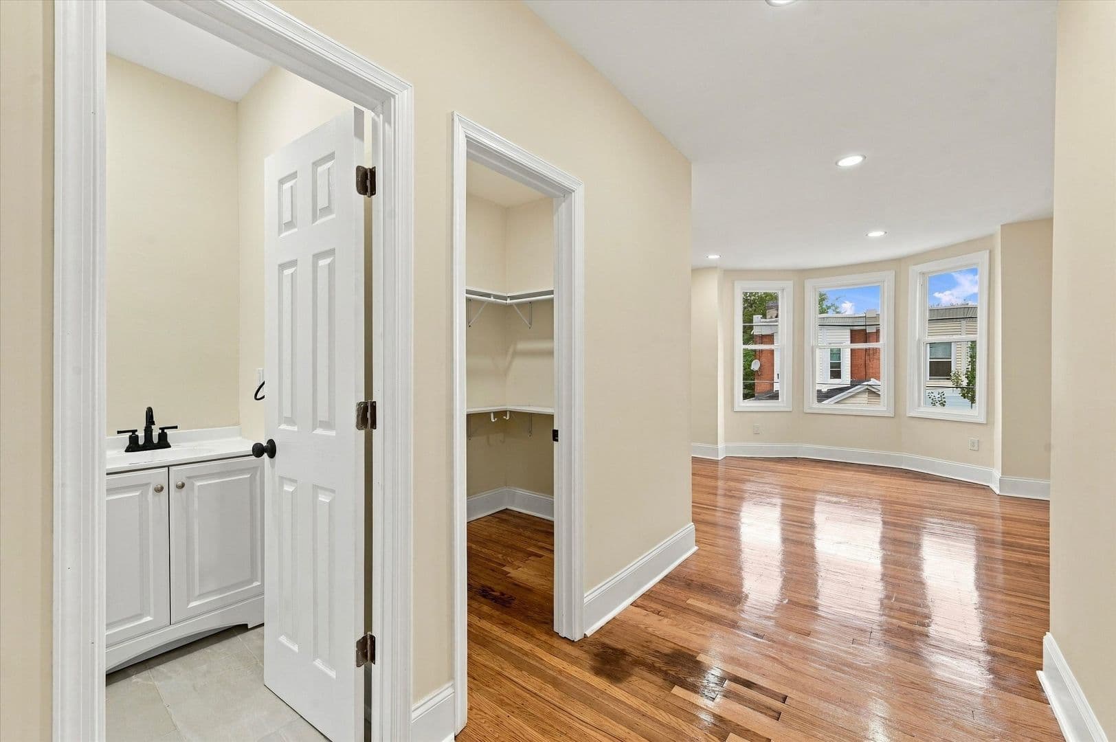 Philadelphia Apartment: 5050 Irving St.