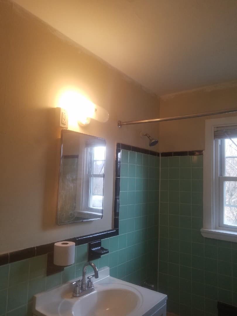 Chester Apartment: 2701 Chestnut St