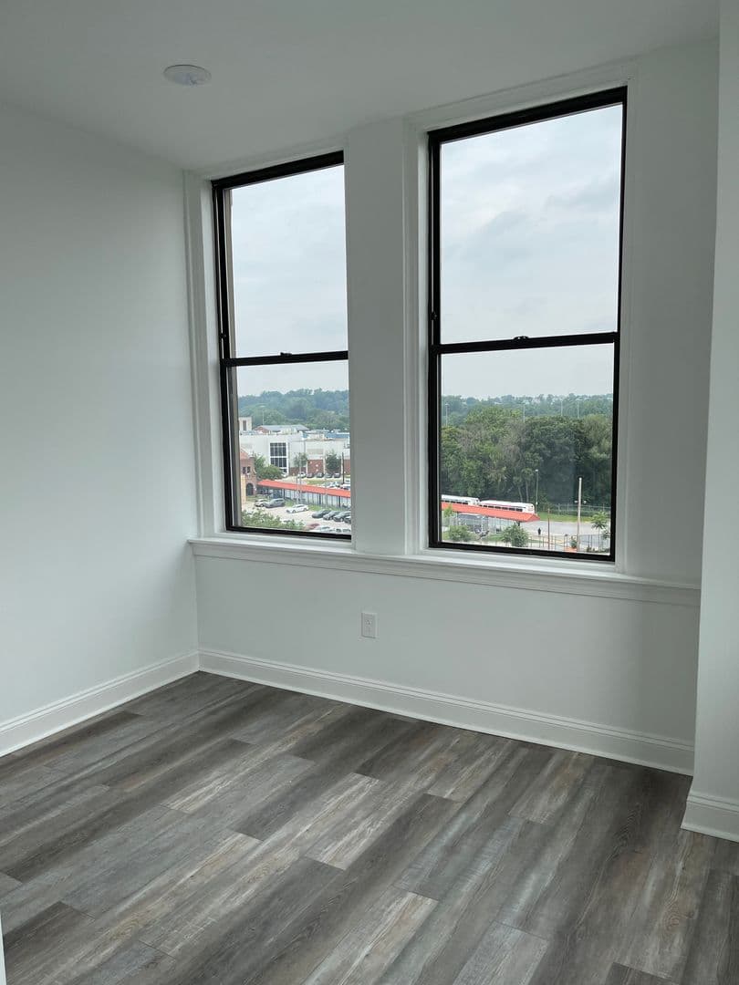 Upper Darby Apartment: 6800 Market St