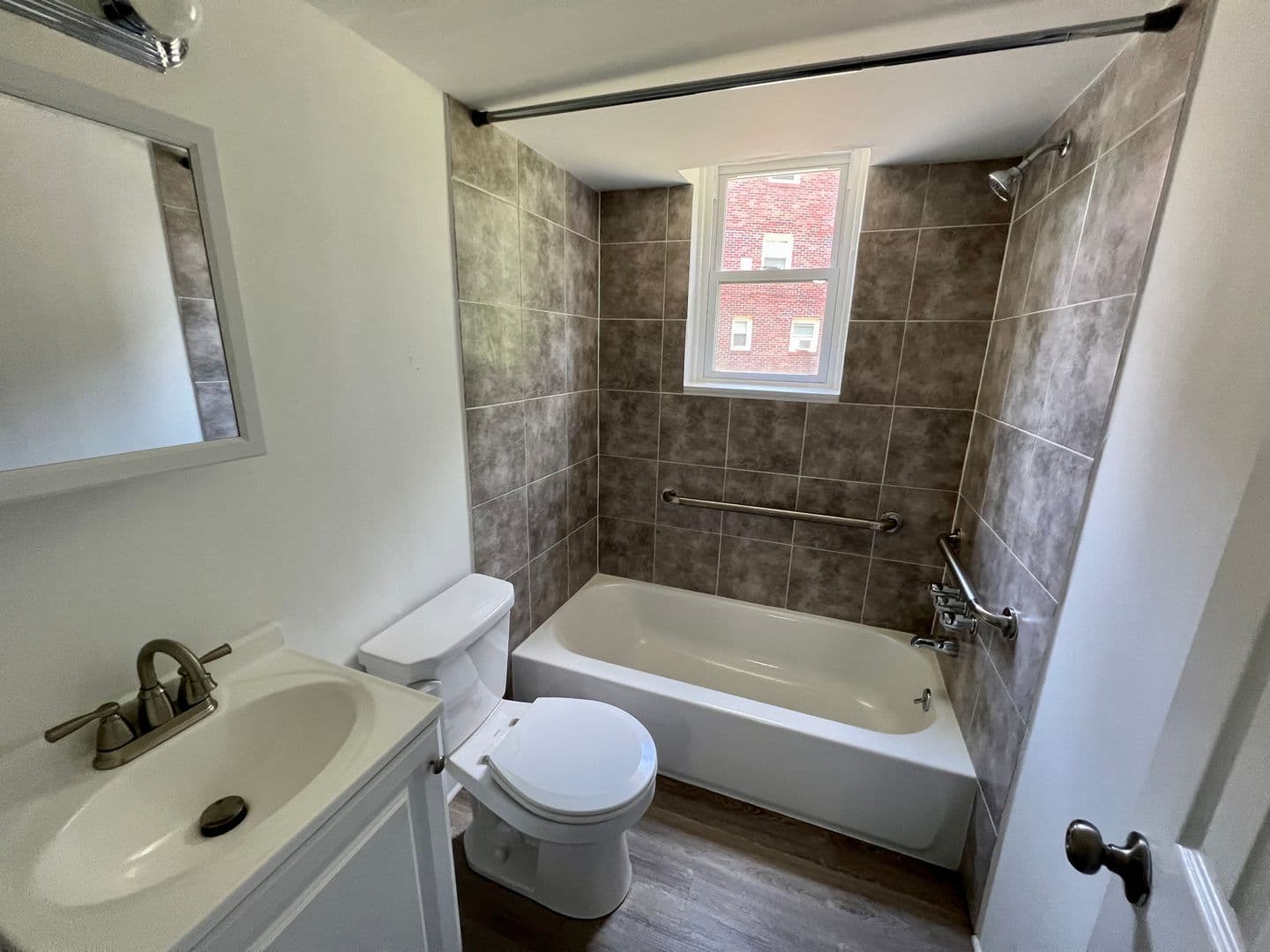 Chester Apartment: 2701 Chestnut St