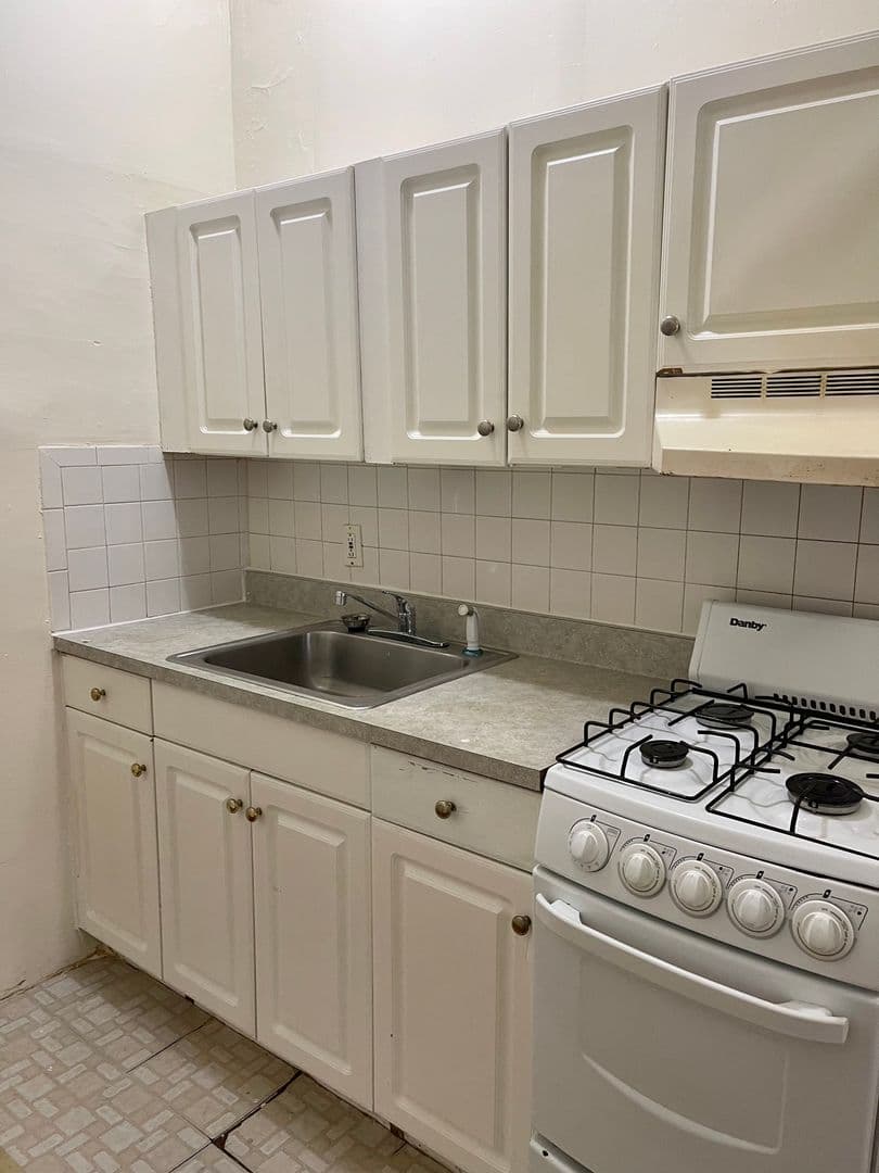 Philadelphia Apartment: 4430 Pine