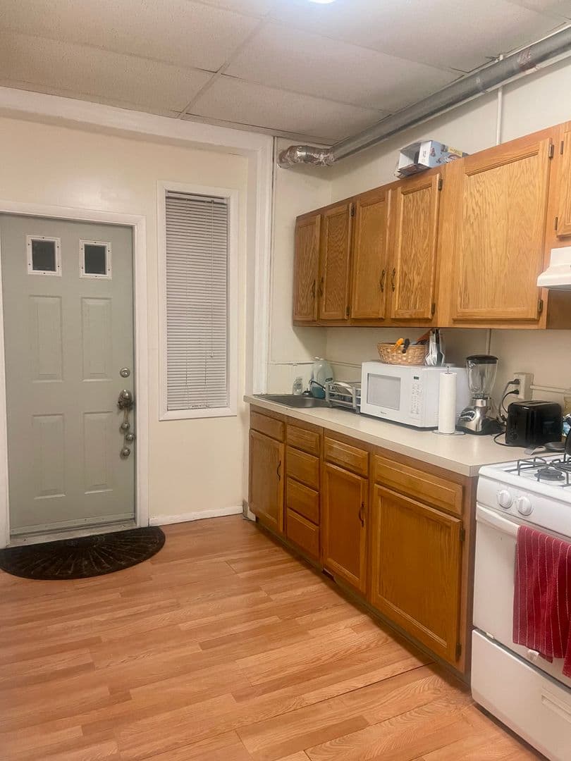 Philadelphia Apartment: 520 South 42nd St