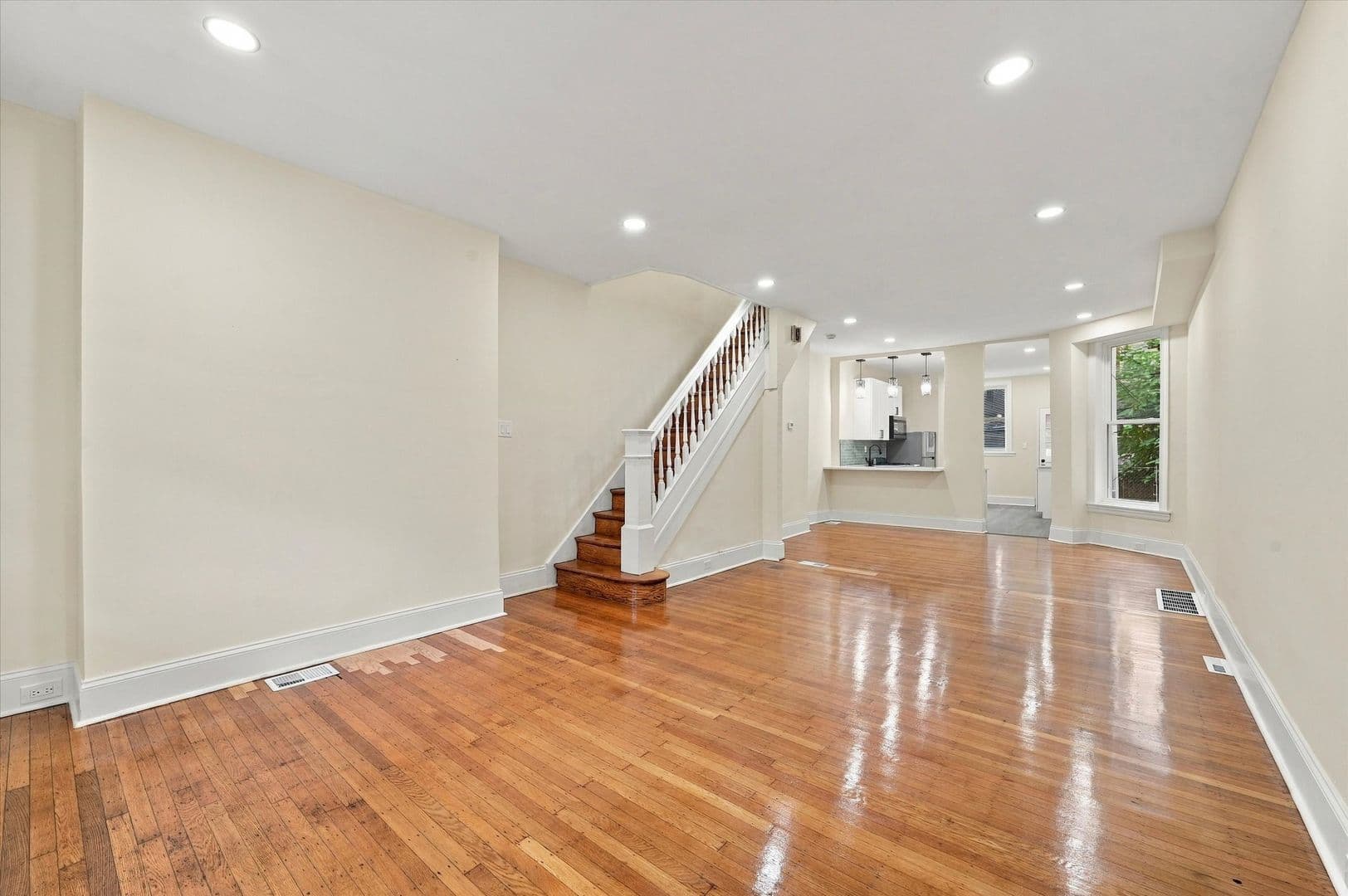 Philadelphia Apartment: 5050 Irving St.