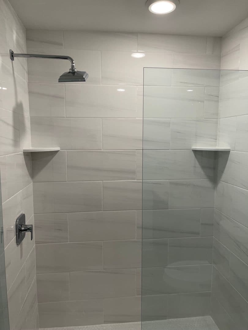 Upper Darby Apartment: 6800 Market St