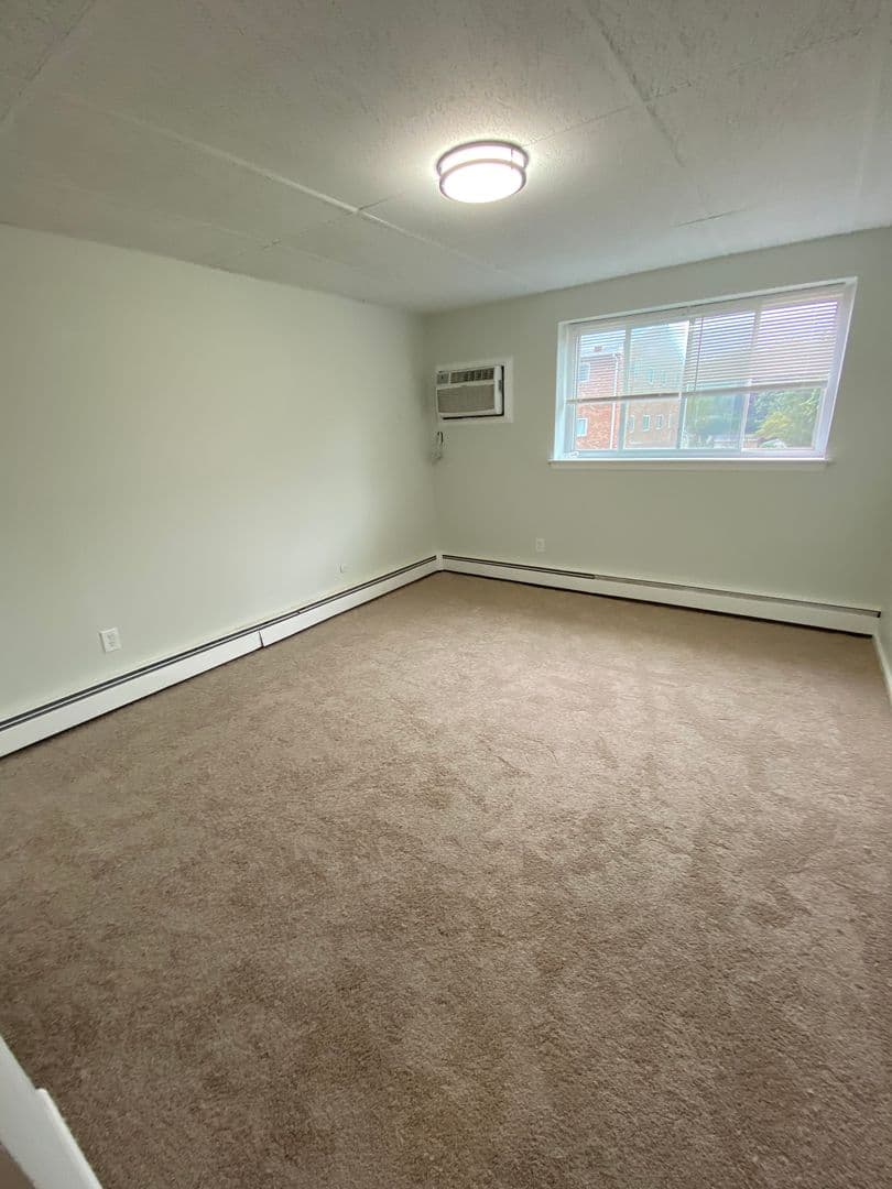 Phoenixville Apartment: 1070 W Bridge St
